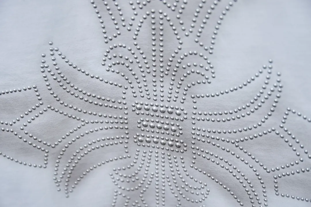 🅿️230 Ch*ome Hearte 25SS new style for early spring, Crow heart hot diamond short sleeves, light luxury, essential item for daily commuting for men and women, correct version, welcome to compare, detailed features · 320g 100% pure cotton double yarn jersey fabric · Custom dyed in the same vat, special thickened 32 pieces double-stranded 1X1 thread · Imported Australian matte pearlescent diamonds ➕artificial spray color ➕thick letter logo · Double-needle sewing and cross-seam technology · Original main mark, washed tag, brand moisture-proof paper packaging Color: black/white Size: S/M/L/XL
